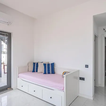 Specialy Designed, 3 Bedroom With Shared Pool بودروم