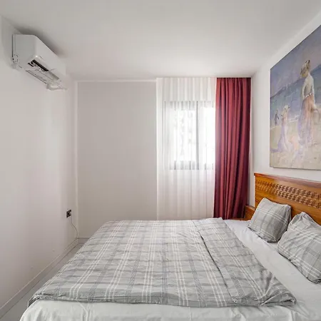 Specialy Designed, 3 Bedroom With Shared Pool شقة *